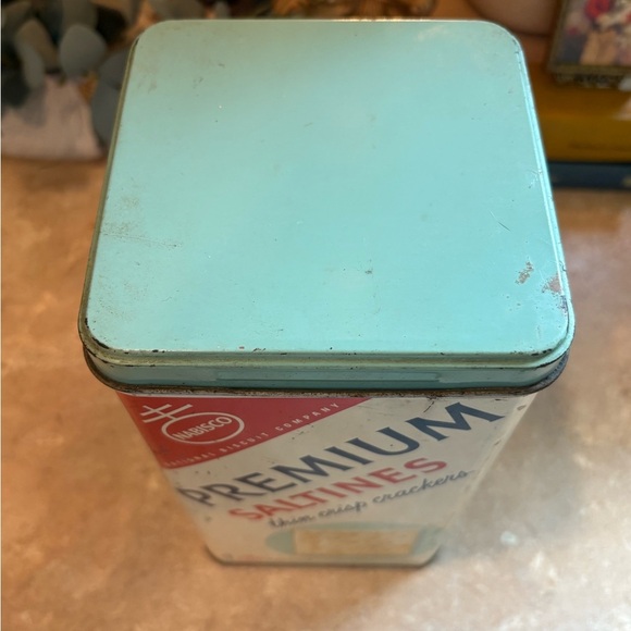 Vintage 1960's Nabisco Saltine Tin English & Spanish - Picture 5 of 10